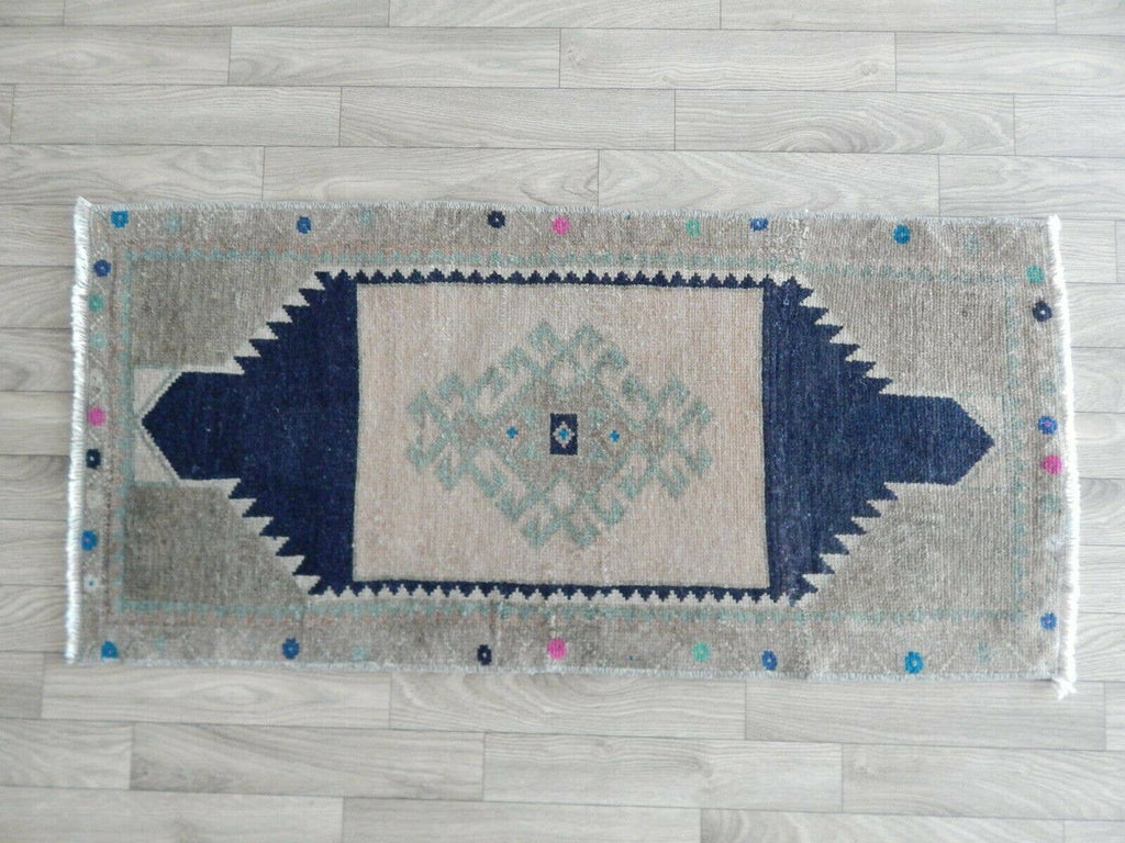 Vintage Uşak Halı 44 x 94 cm