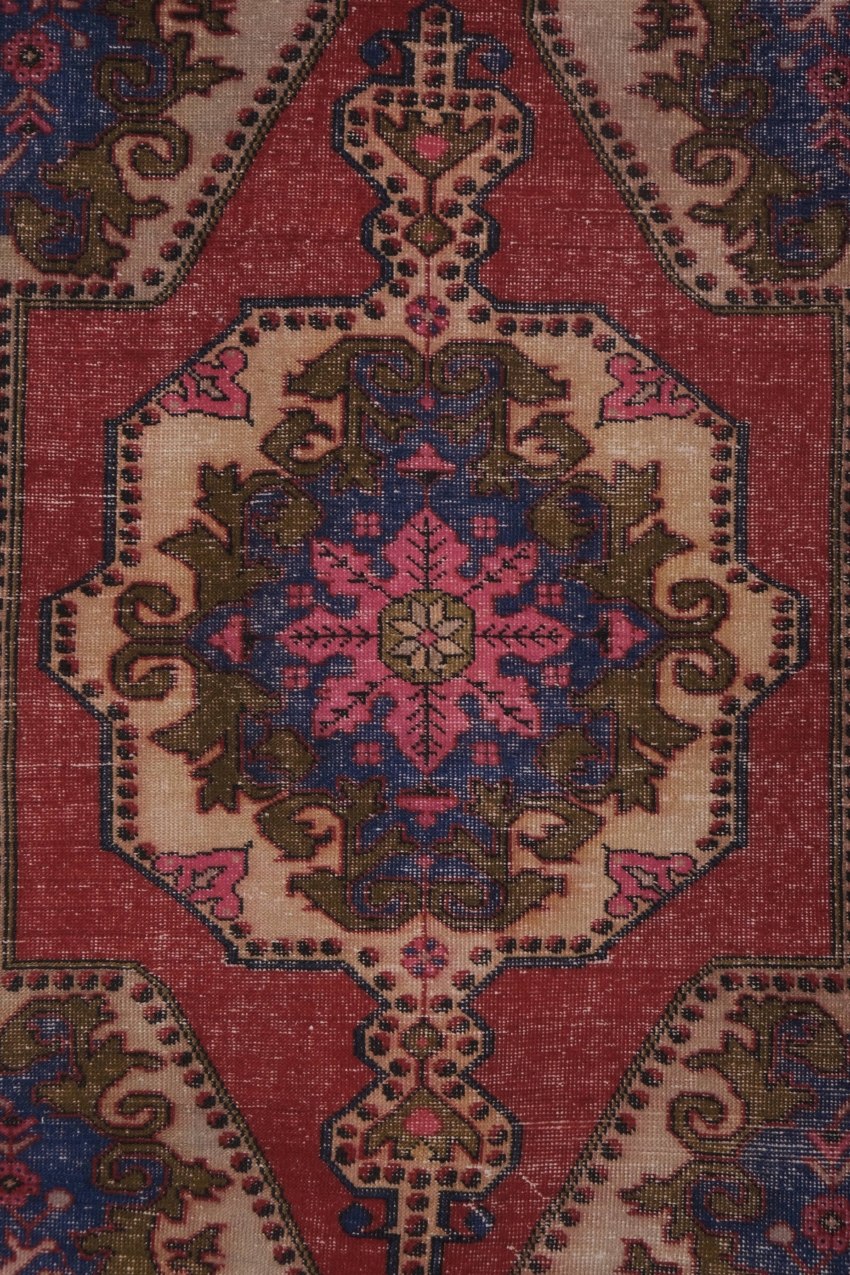 Vintage Uşak Halı 135 x 220 cm