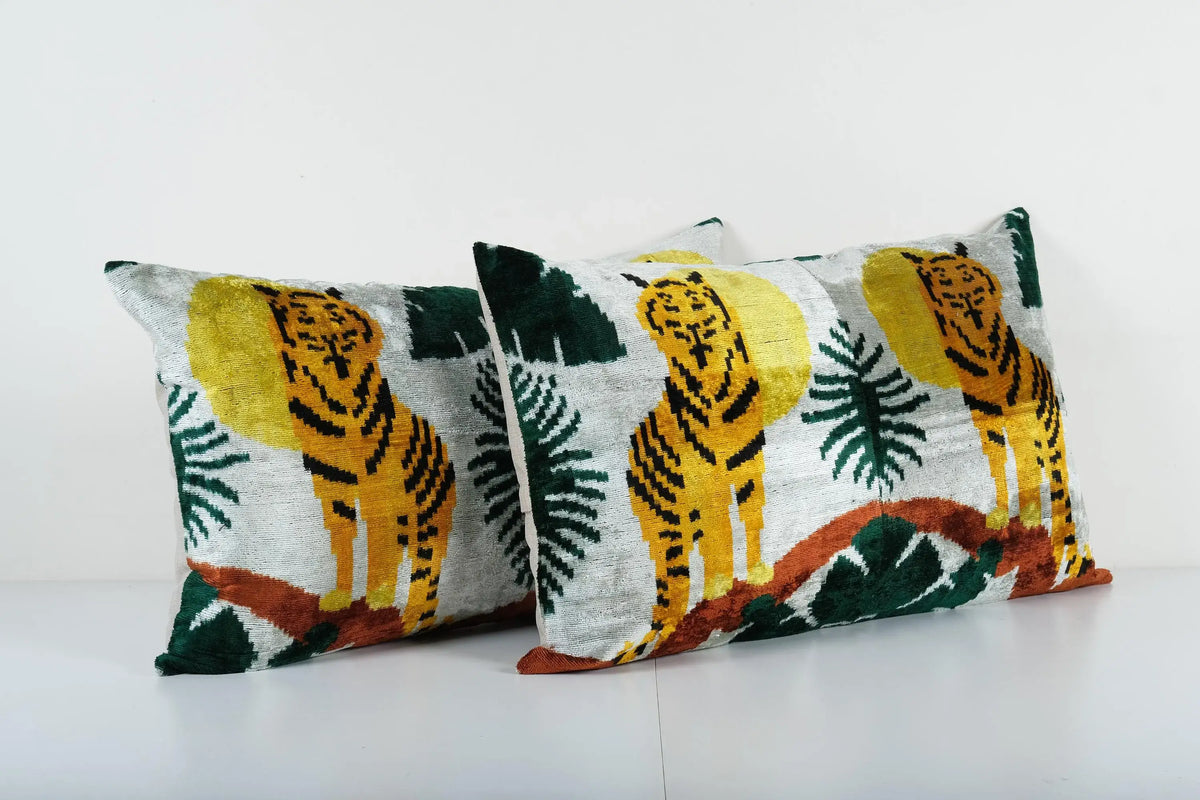 Kaplan Desenli İpek Ikat Kadife Kırlent Kılıfı 2'li Set 46 x 76 cm