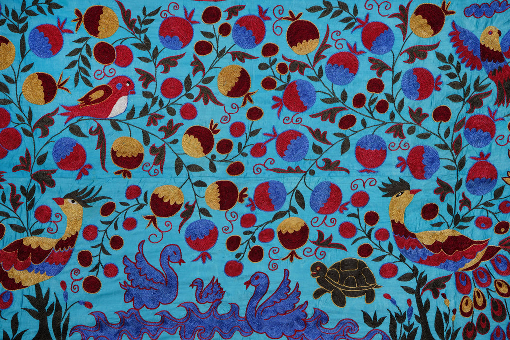 Tavus Kuşu Desenli Suzani Duvar Örtüsü 103 x 183 cm