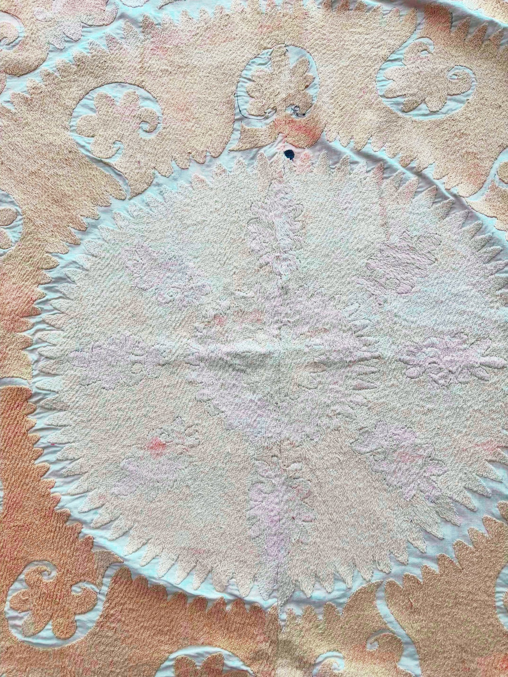 El İşlemesi Suzani Duvar Örtüsü 152 x 154 cm