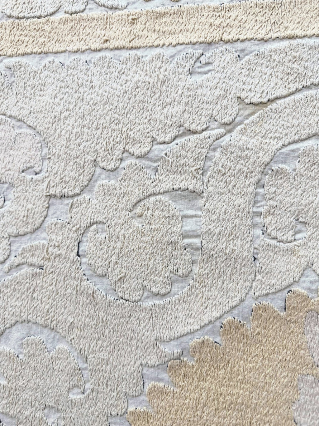 El İşlemesi Suzani Duvar Örtüsü 138 x 143 cm