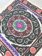 El İşlemesi Suzani Duvar Örtüsü 115 x 124 cm