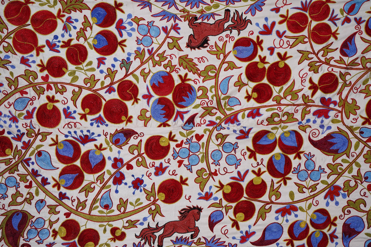 At Desenli Suzani Duvar Örtüsü 98 x 184 cm