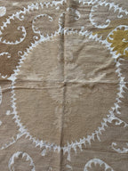 El İşlemesi Suzani Duvar Örtüsü 137 x 147 cm