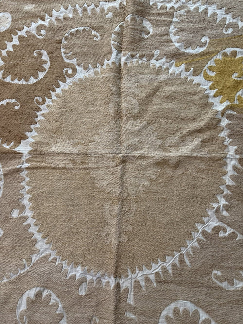 El İşlemesi Suzani Duvar Örtüsü 137 x 147 cm
