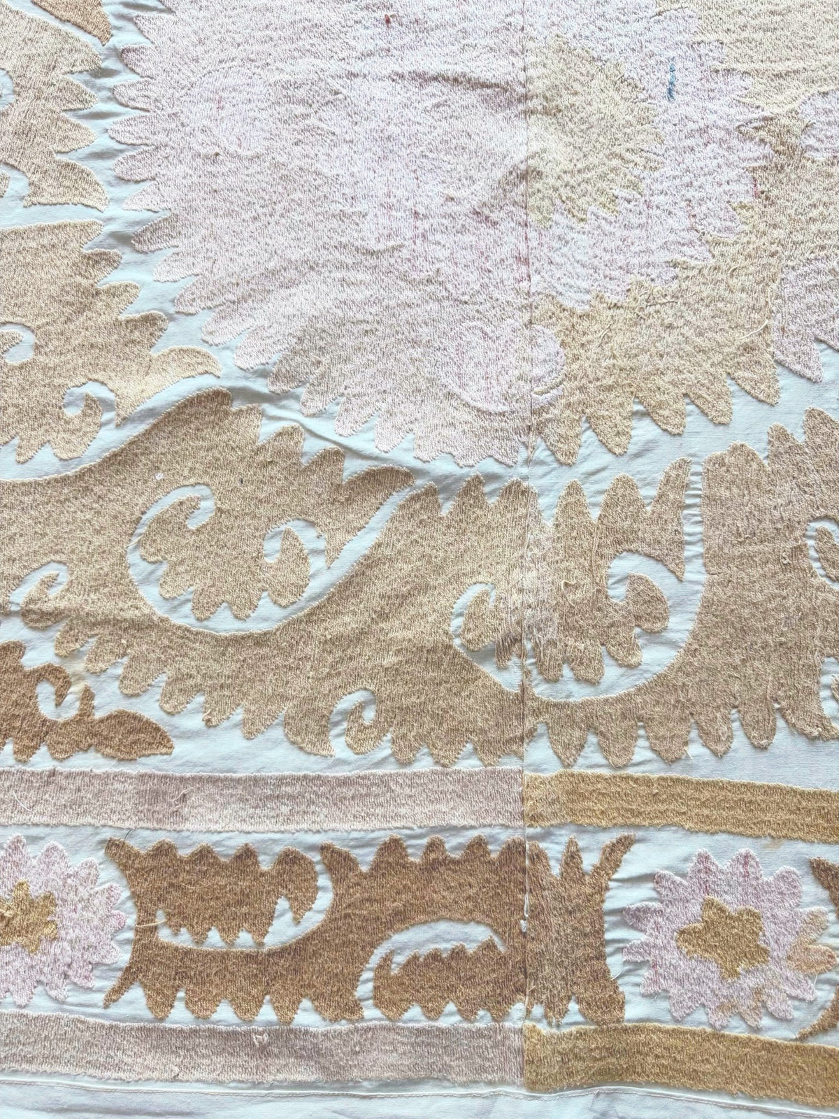 El İşlemesi Suzani Duvar Örtüsü 145 x 150 cm