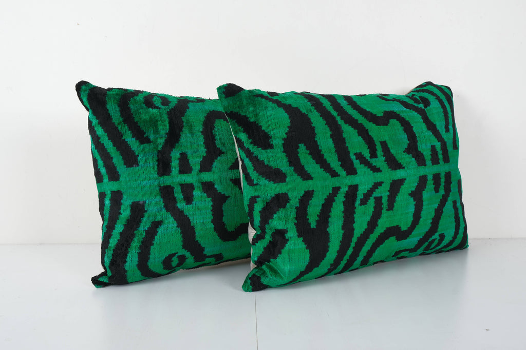 Kaplan Desenli İpek Ikat Kadife Kırlent Kılıfı 2'li Set 41 x 56 cm