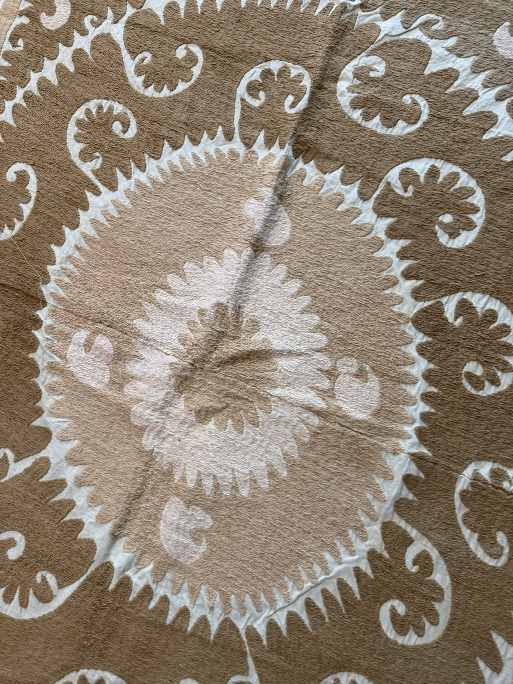 El İşlemesi Suzani Duvar Örtüsü 144 x 170 cm
