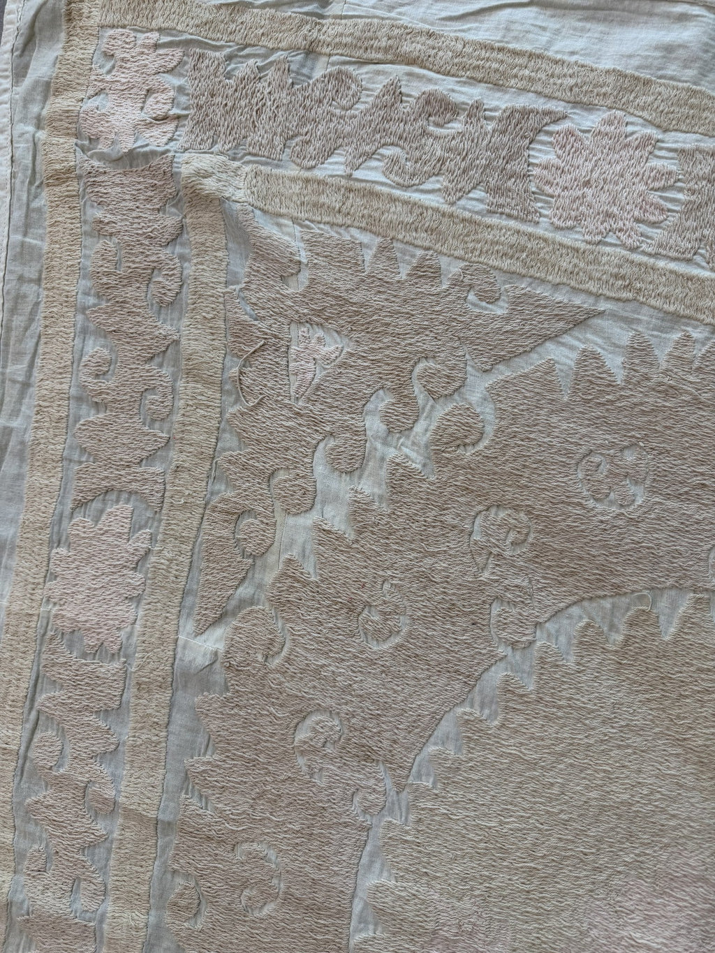El İşlemesi Suzani Duvar Örtüsü 130 x 130 cm