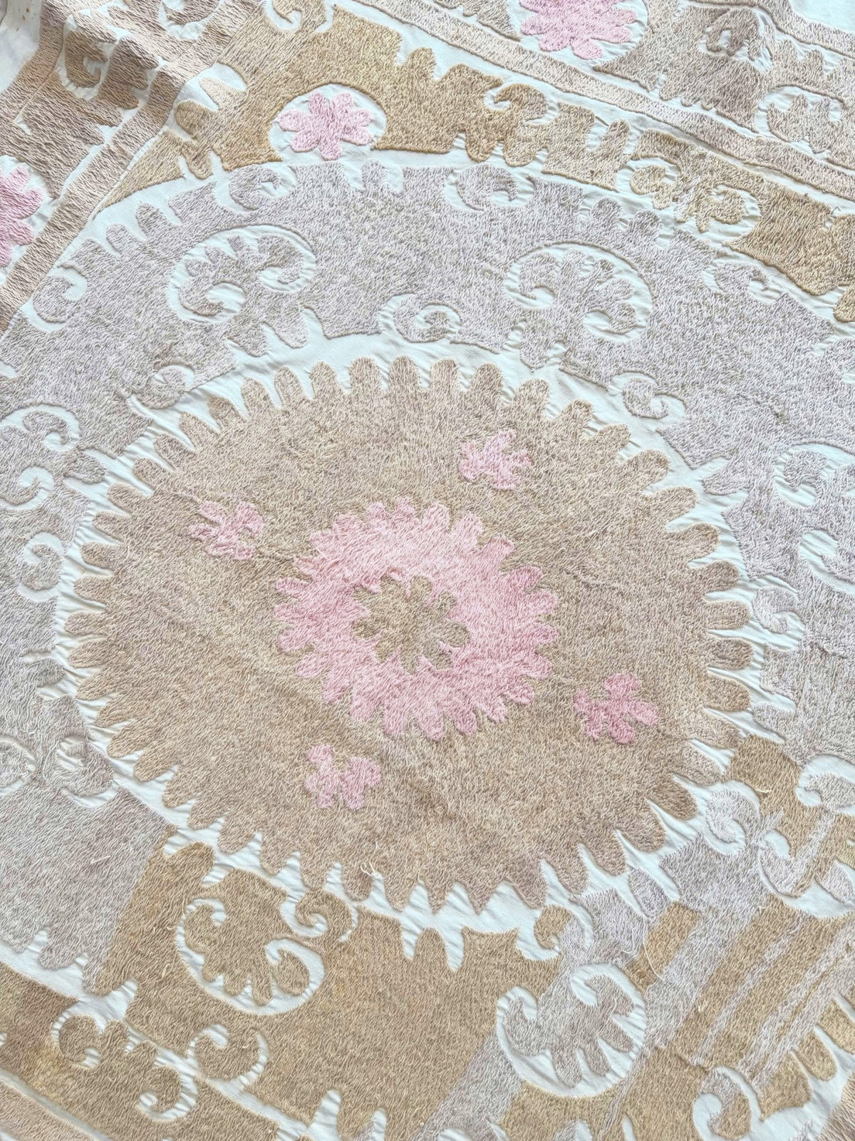 El İşlemesi Suzani Duvar Örtüsü 130 x 160 cm