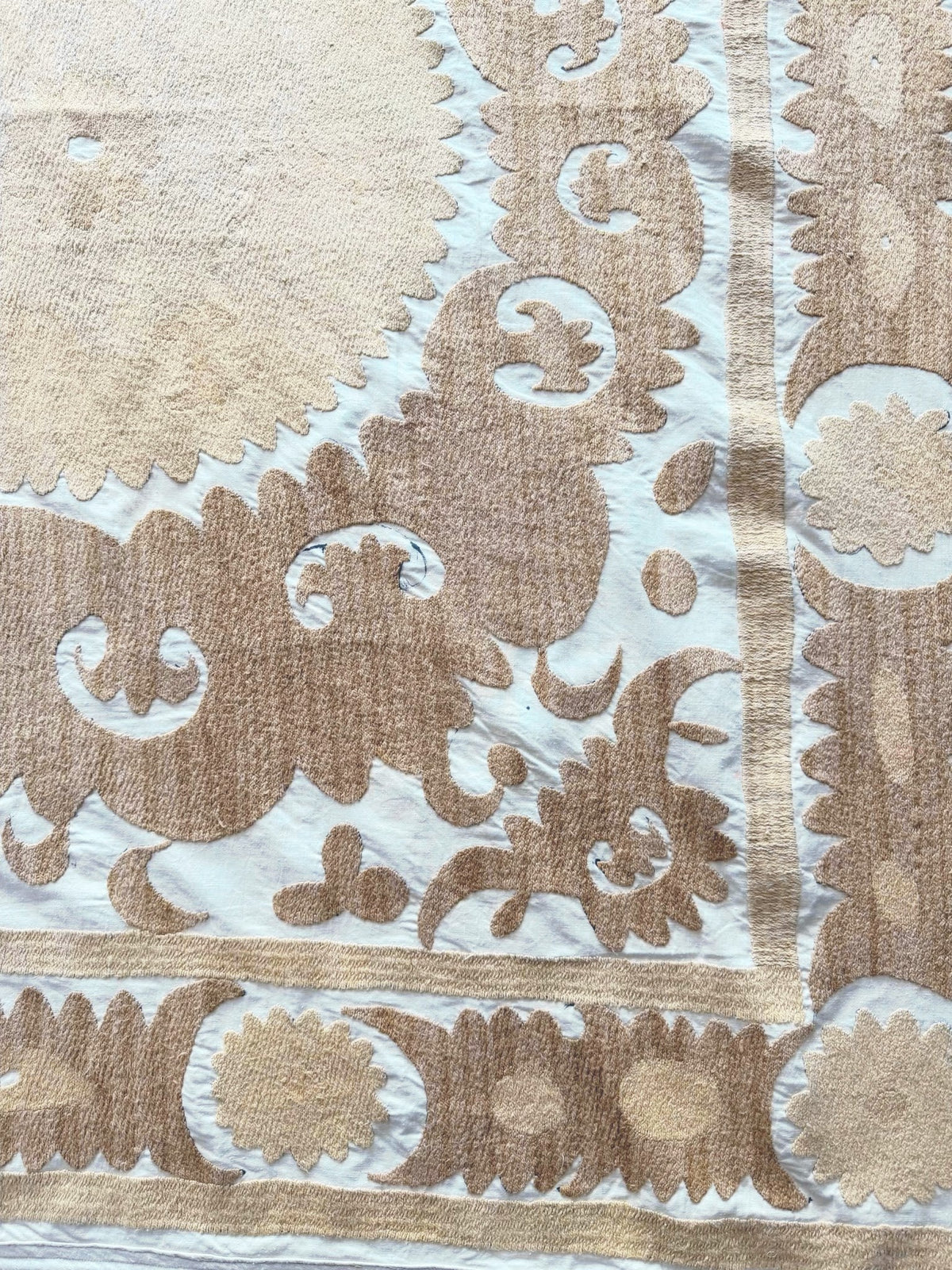 El İşlemesi Suzani Duvar Örtüsü 122 x 135 cm