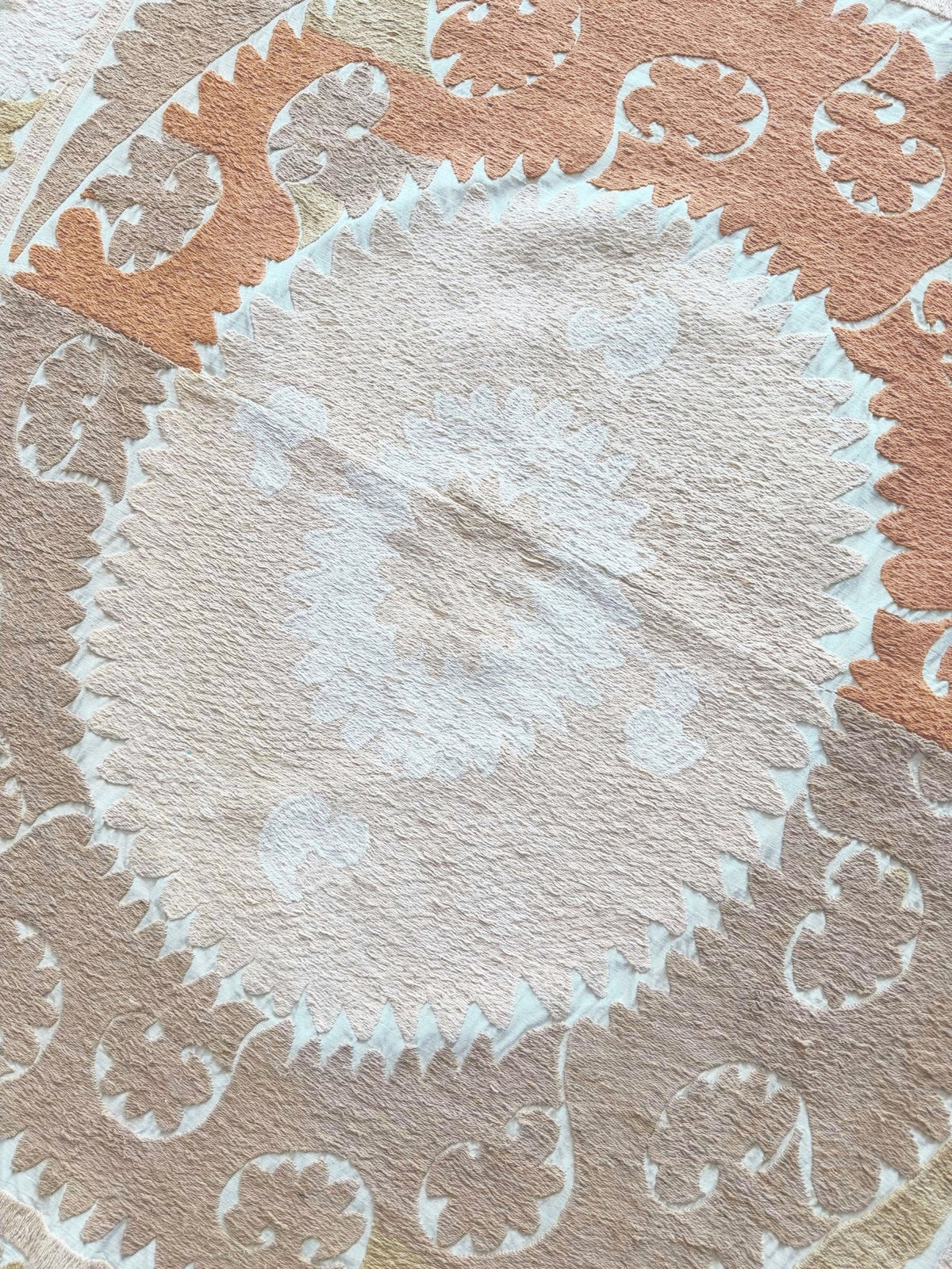 El İşlemesi Suzani Duvar Örtüsü 133 x 143 cm