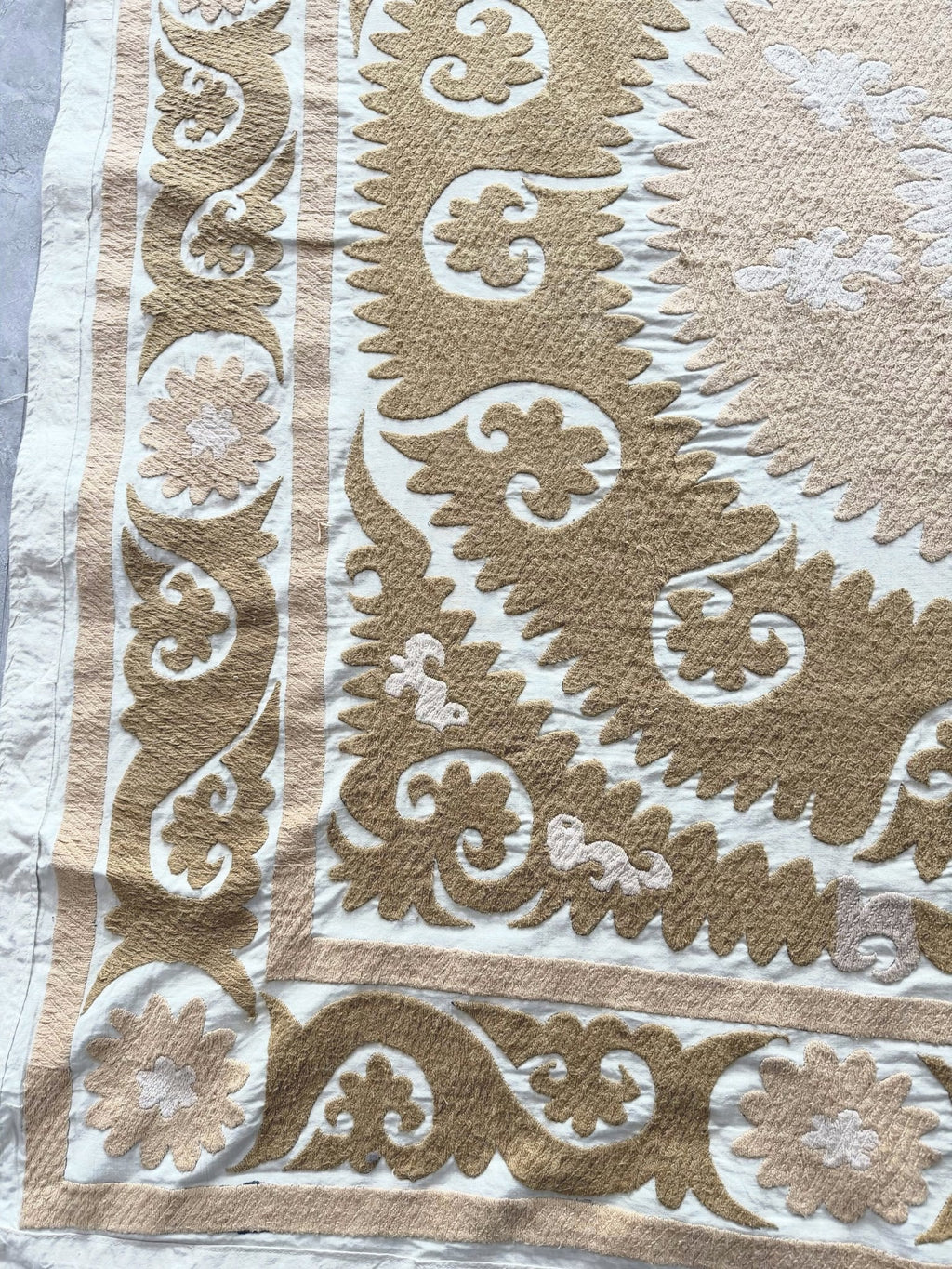 El İşlemesi Suzani Duvar Örtüsü 152 x 152 cm