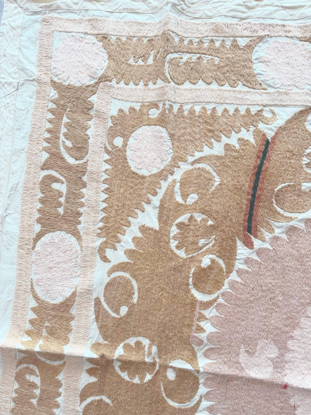 El İşlemesi Suzani Duvar Örtüsü 132 x 146 cm