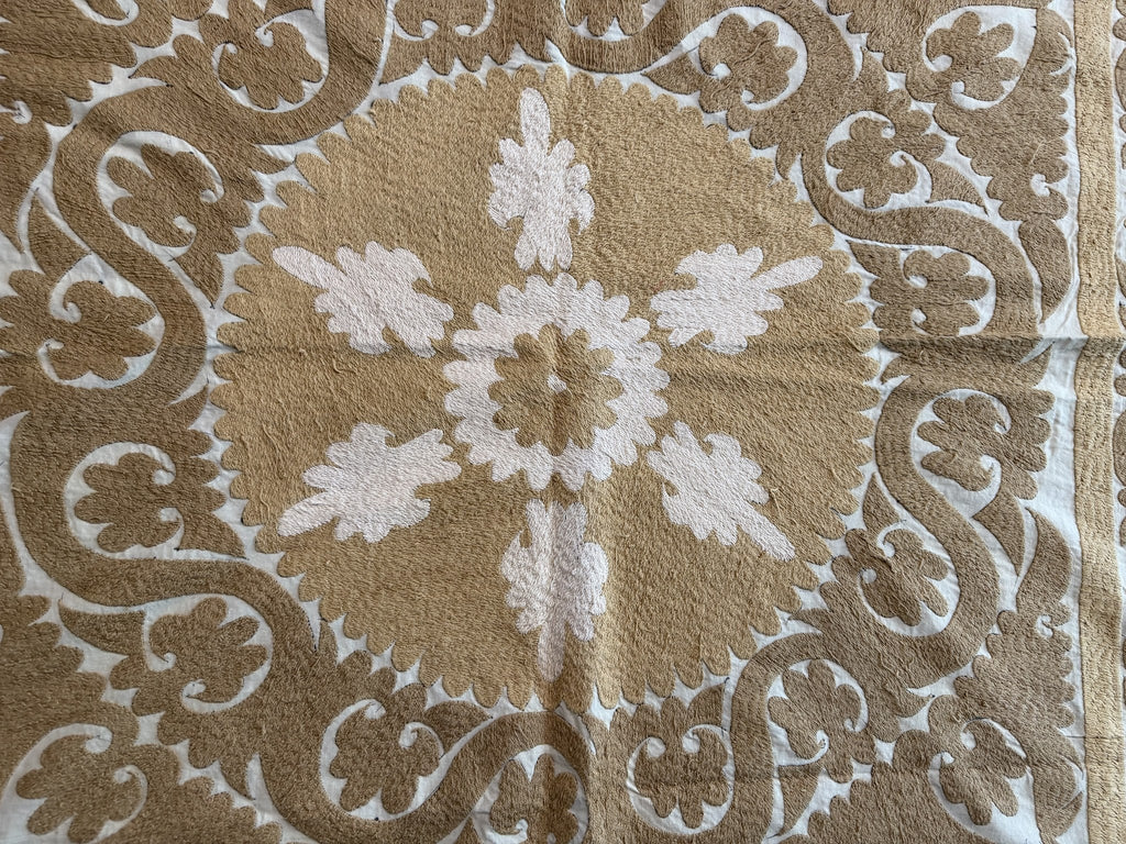 El İşlemesi Suzani Duvar Örtüsü 129 x 138 cm