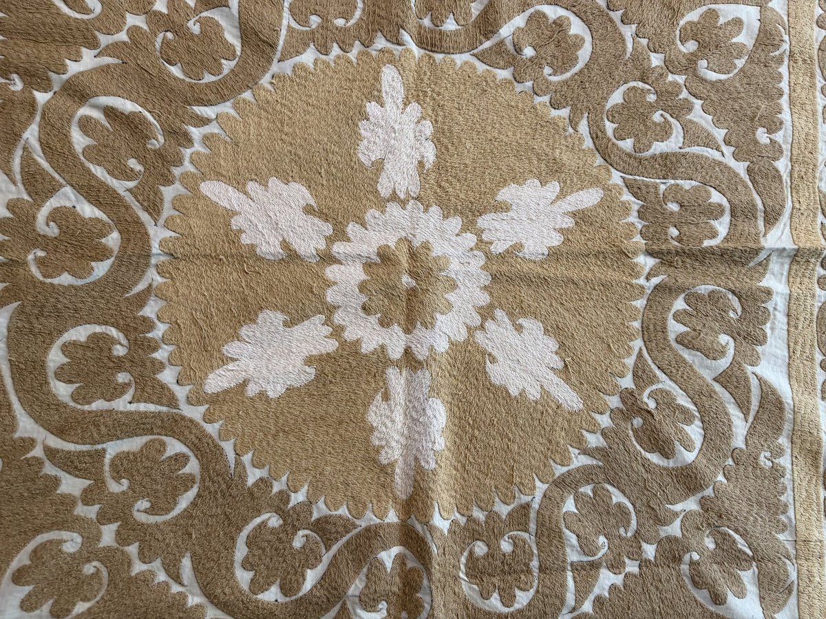 El İşlemesi Suzani Duvar Örtüsü 129 x 138 cm