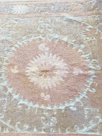 El İşlemesi Suzani Duvar Örtüsü 124 x 143 cm
