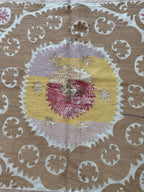 El İşlemesi Suzani Duvar Örtüsü 123 x 125 cm