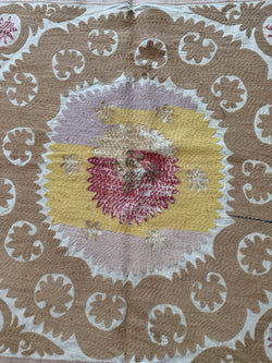 El İşlemesi Suzani Duvar Örtüsü 123 x 125 cm