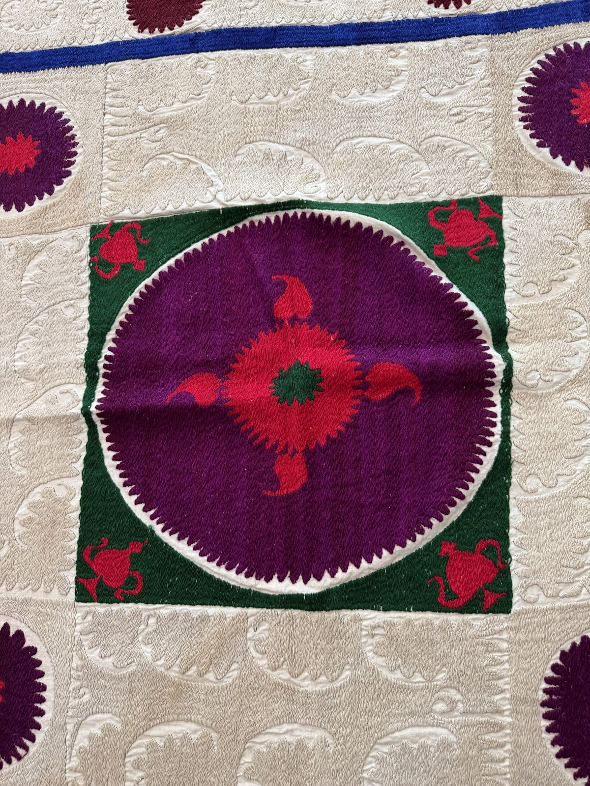 El İşlemesi Suzani Duvar Örtüsü 129 x 132 cm