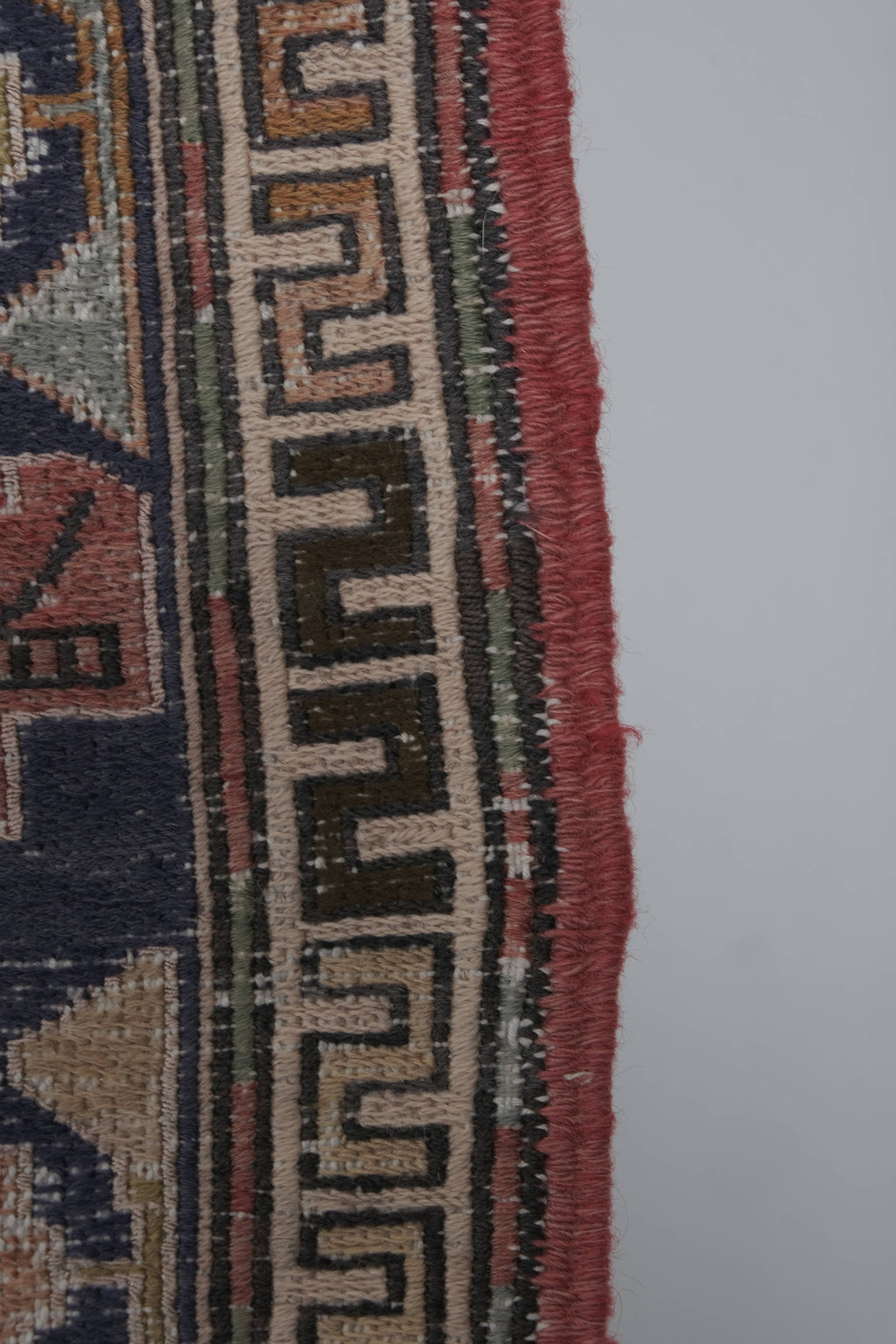 Vintage Sumak Kilim 111 x 204 cm