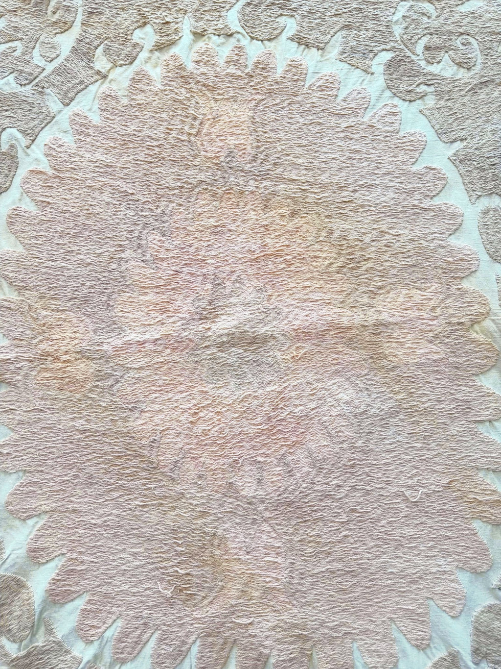 El İşlemesi Suzani Duvar Örtüsü 138 x 155 cm