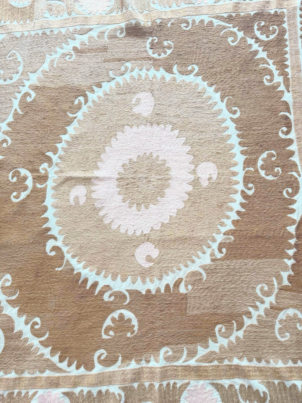 El İşlemesi Suzani Duvar Örtüsü 145 x 150 cm