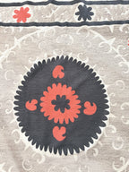 El İşlemesi Suzani Duvar Örtüsü 132 x 142 cm
