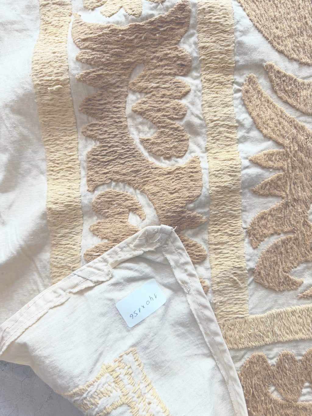 El İşlemesi Suzani Duvar Örtüsü 140 x 156 cm