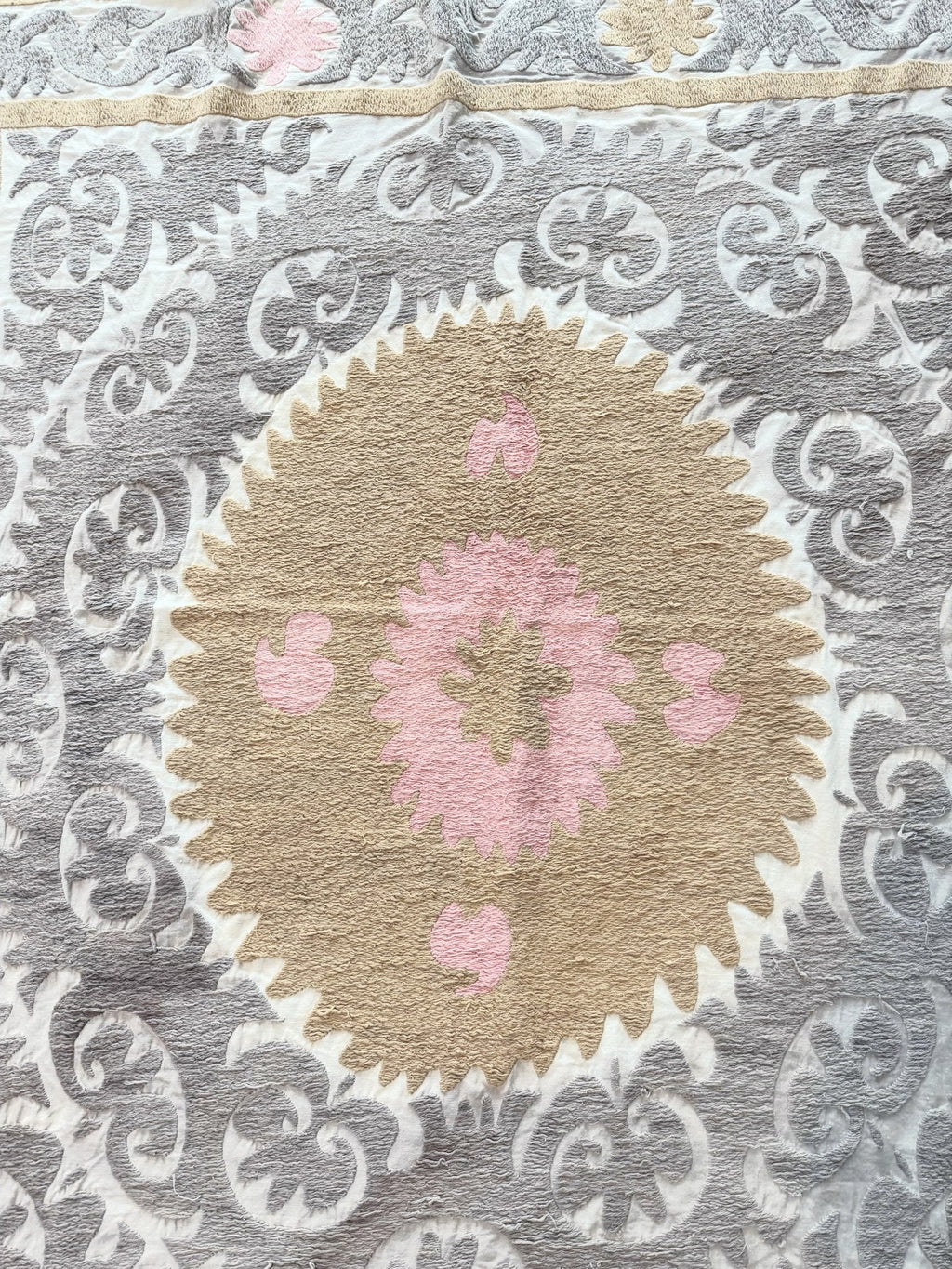 El İşlemesi Suzani Duvar Örtüsü 130 x 145 cm