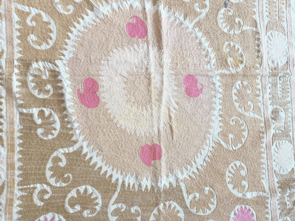 El İşlemesi Suzani Duvar Örtüsü 138 x 140 cm