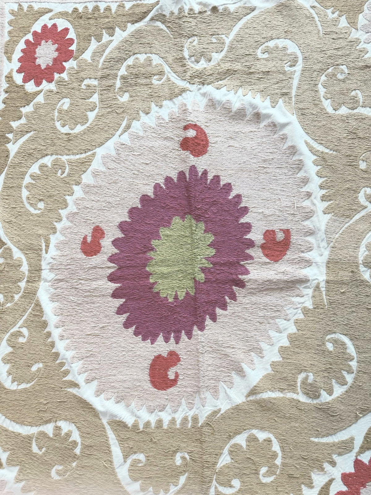 El İşlemesi Suzani Duvar Örtüsü 135 x 154 cm