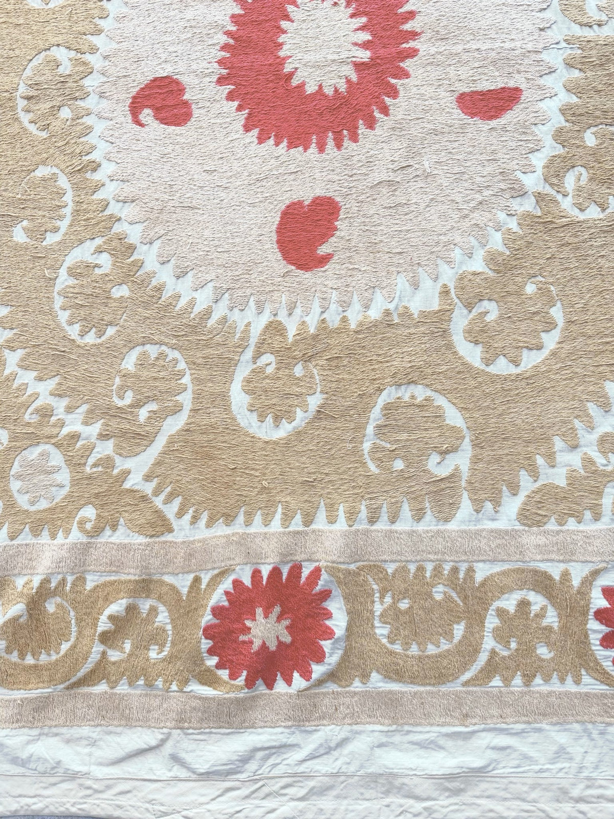El İşlemesi Suzani Duvar Örtüsü 130 x 153 cm