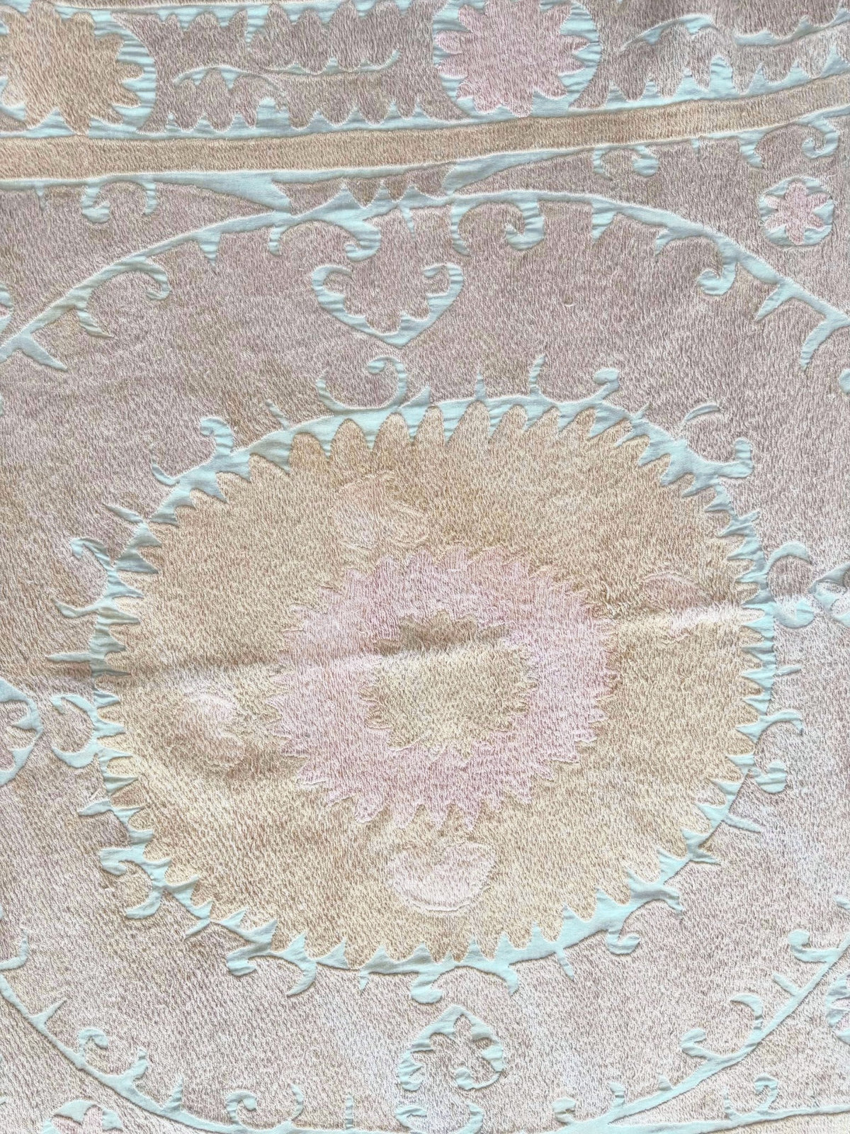 El İşlemesi Suzani Duvar Örtüsü 132 x 138 cm