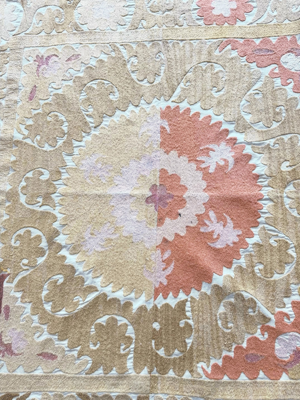 El İşlemesi Suzani Duvar Örtüsü 115 x 120 cm