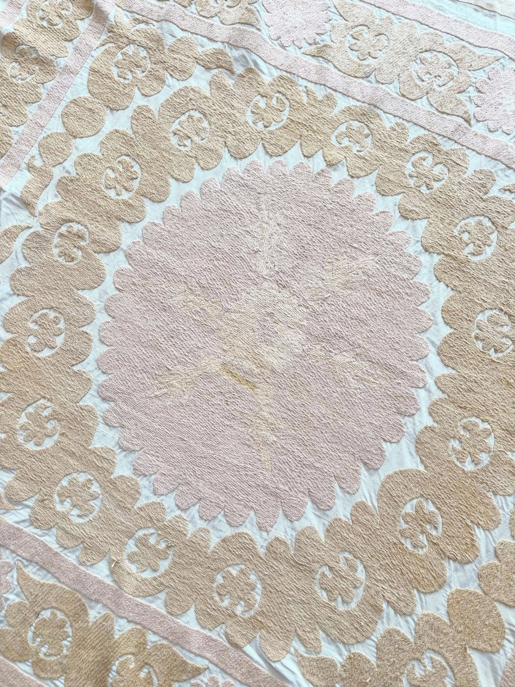 El İşlemesi Suzani Duvar Örtüsü 132 x 162 cm