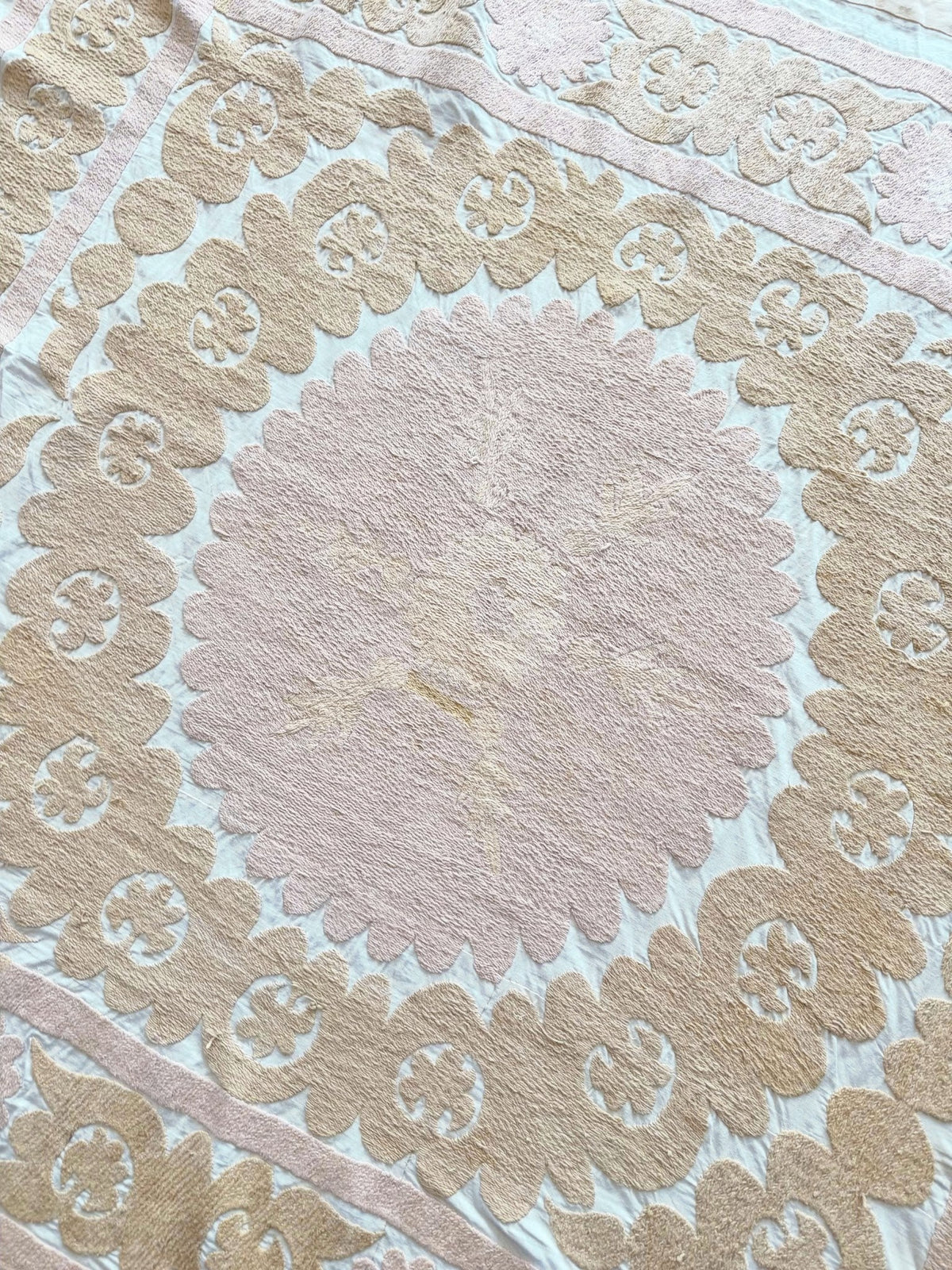 El İşlemesi Suzani Duvar Örtüsü 132 x 162 cm