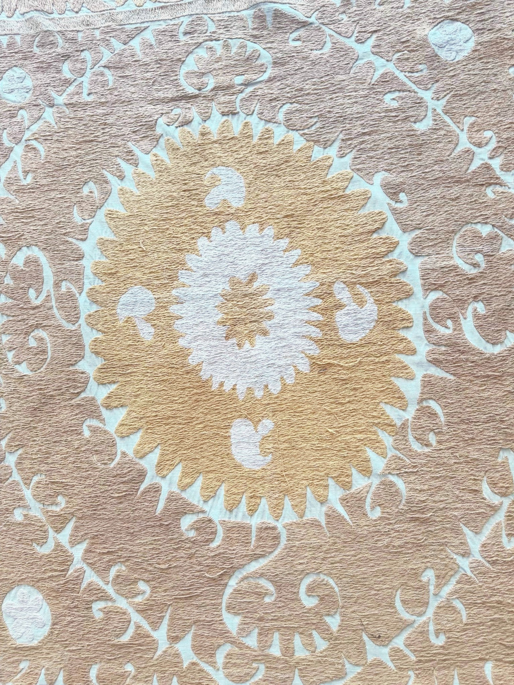 El İşlemesi Suzani Duvar Örtüsü 139 x 144 cm