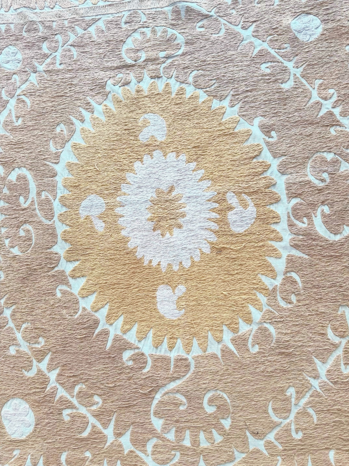 El İşlemesi Suzani Duvar Örtüsü 139 x 144 cm