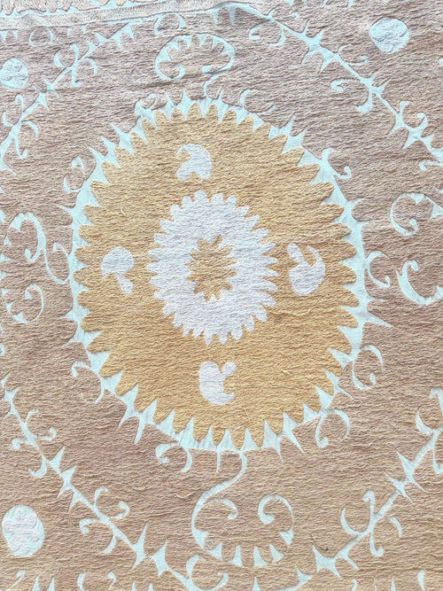 El İşlemesi Suzani Duvar Örtüsü 139 x 144 cm