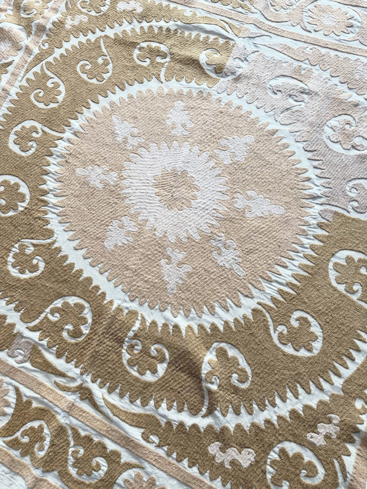 El İşlemesi Suzani Duvar Örtüsü 152 x 152 cm