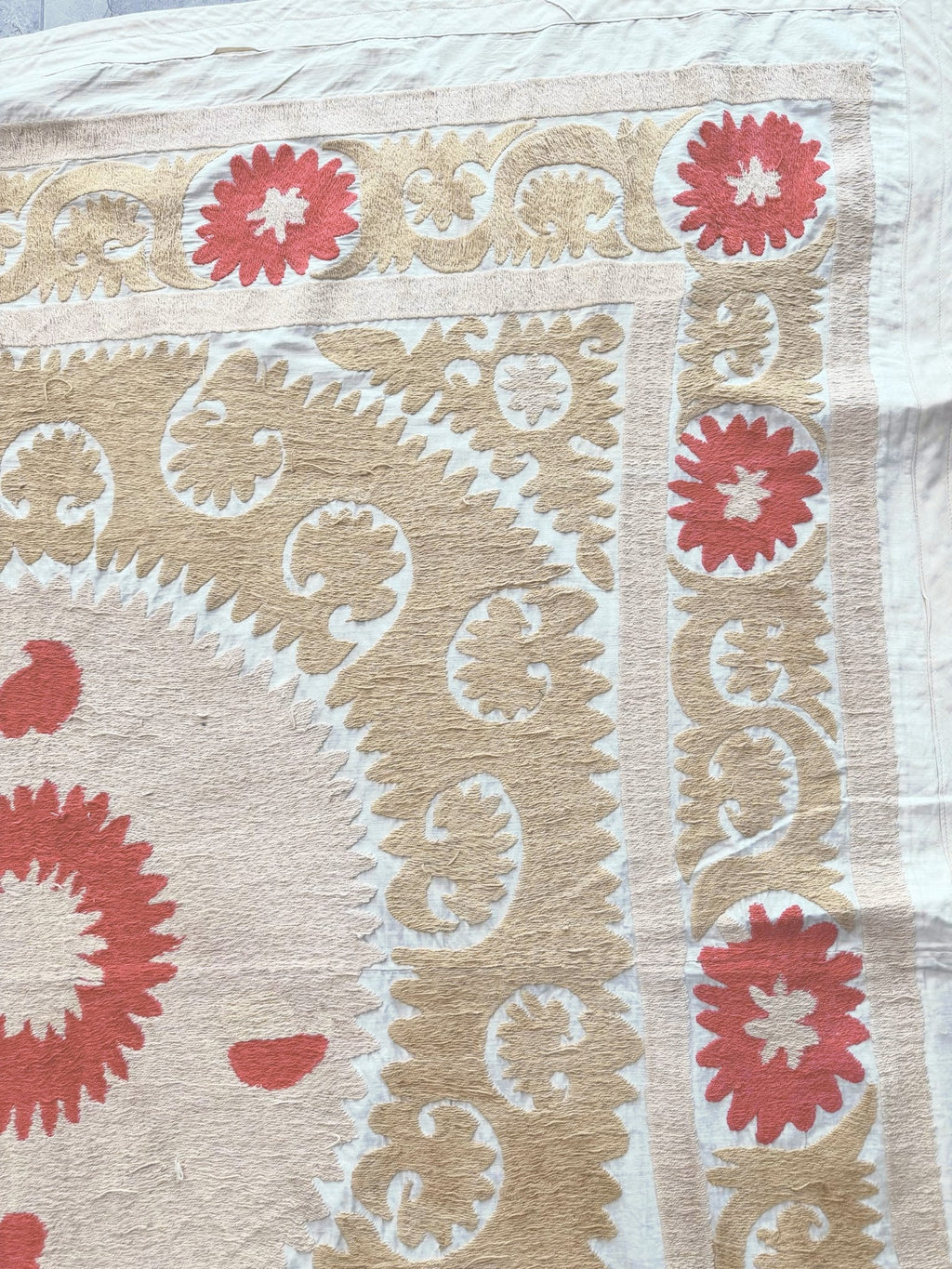 El İşlemesi Suzani Duvar Örtüsü 130 x 153 cm