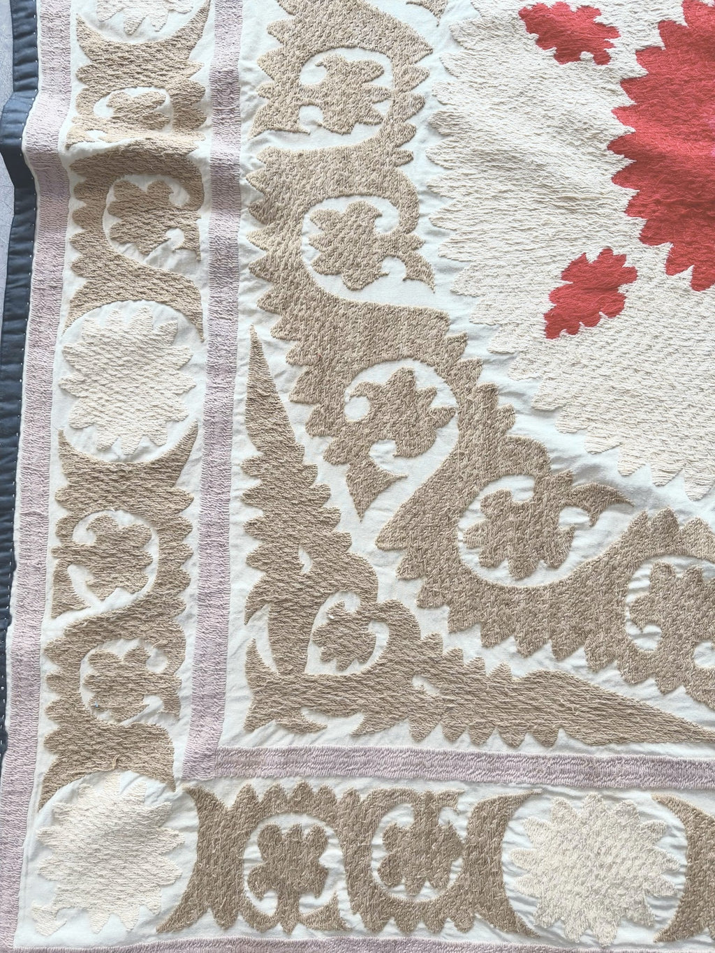 El İşlemesi Suzani Duvar Örtüsü 125 x 130 cm