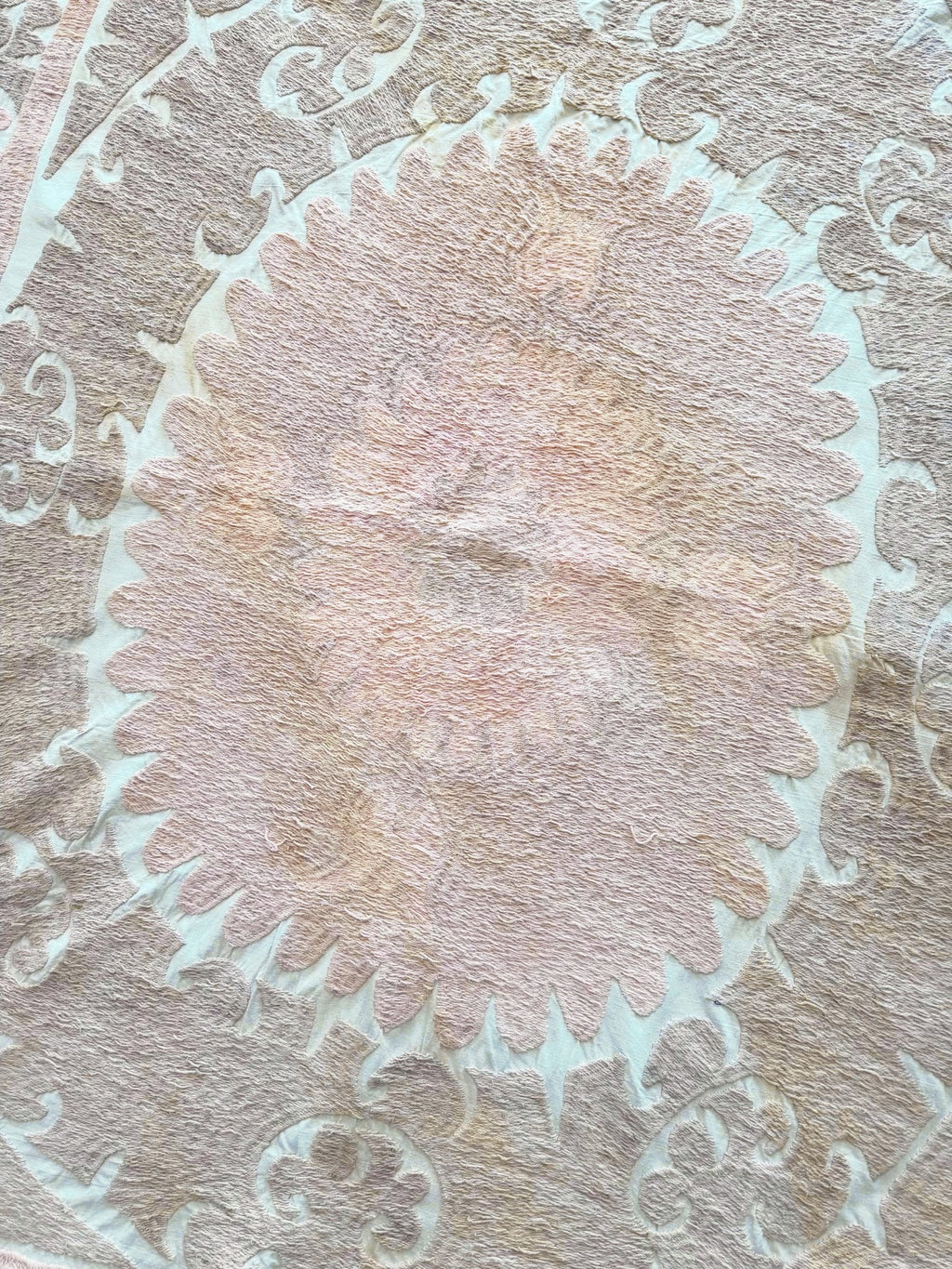 El İşlemesi Suzani Duvar Örtüsü 138 x 155 cm