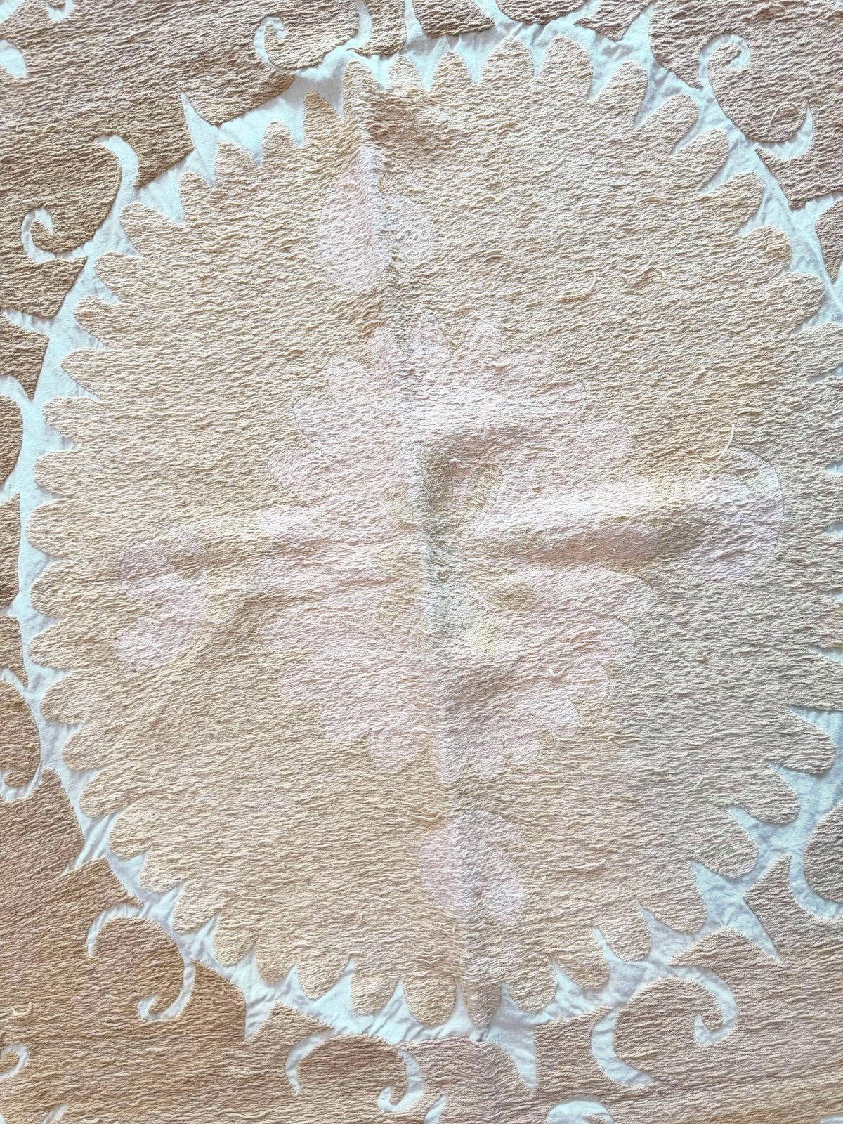 El İşlemesi Suzani Duvar Örtüsü 132 x 140 cm