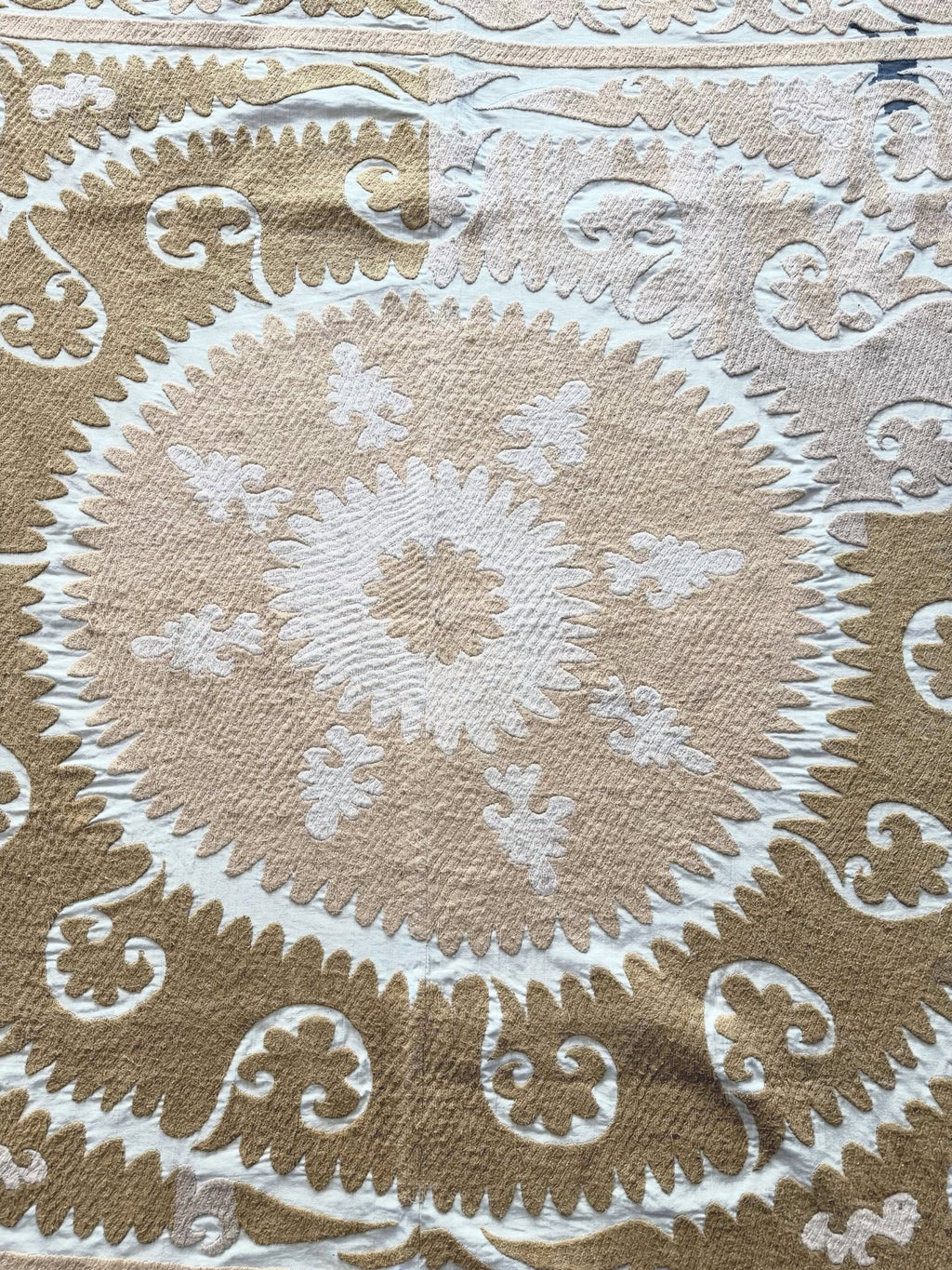 El İşlemesi Suzani Duvar Örtüsü 152 x 152 cm