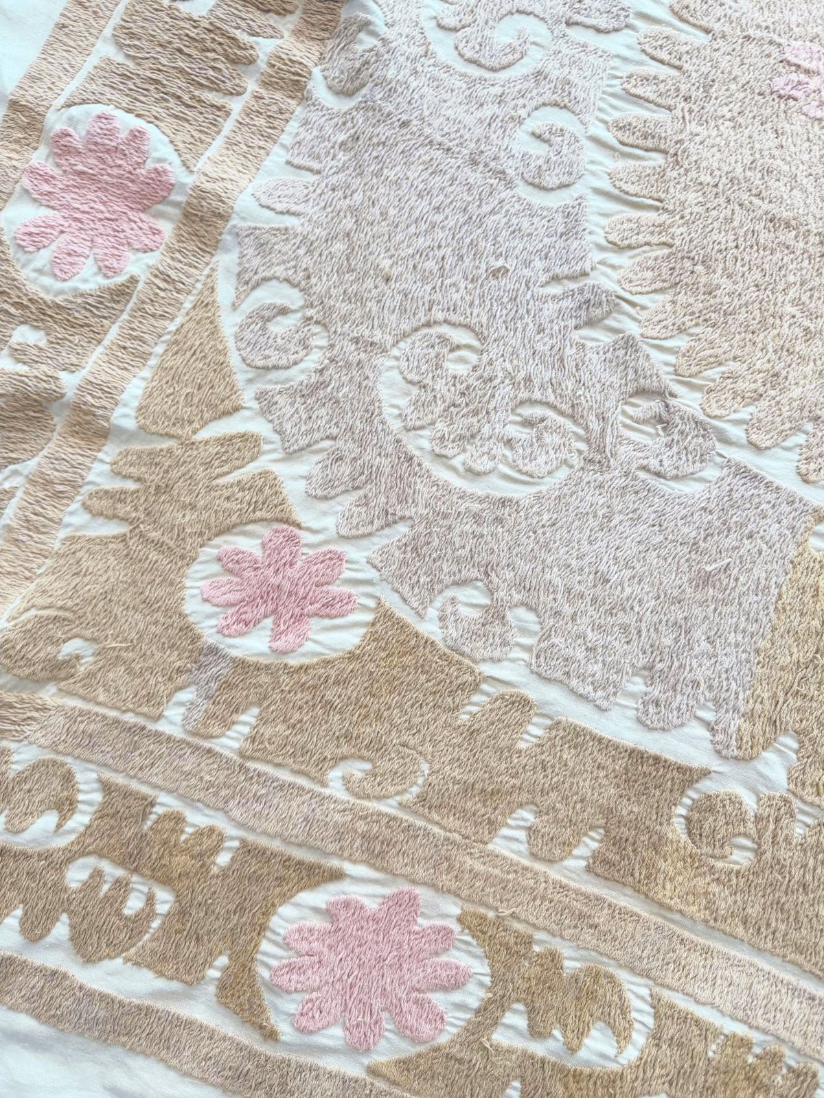 El İşlemesi Suzani Duvar Örtüsü 130 x 160 cm