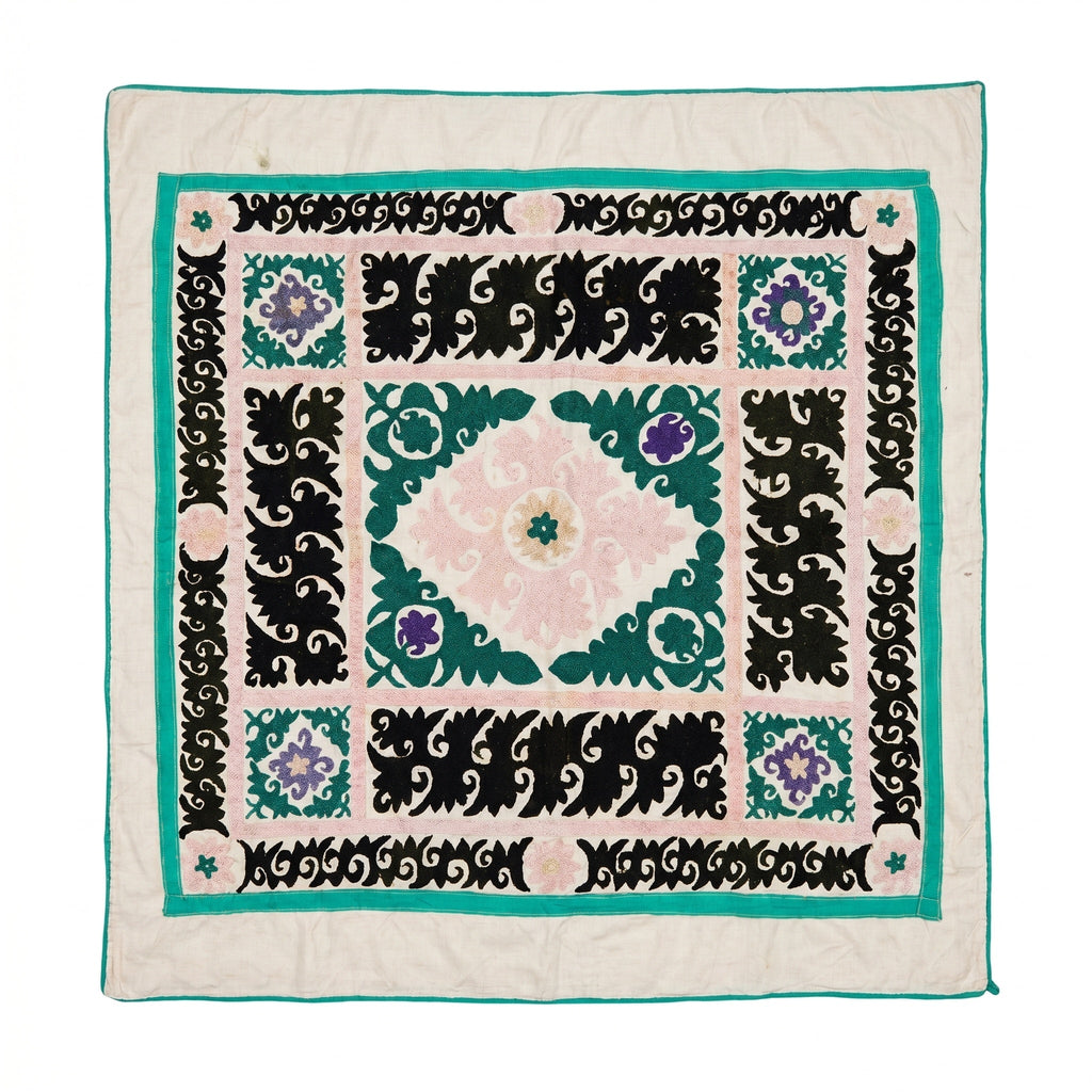 El İşlemesi Suzani Duvar Örtüsü 124 x 124 cm