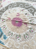 El İşlemesi Suzani Duvar Örtüsü 134 x 142 cm
